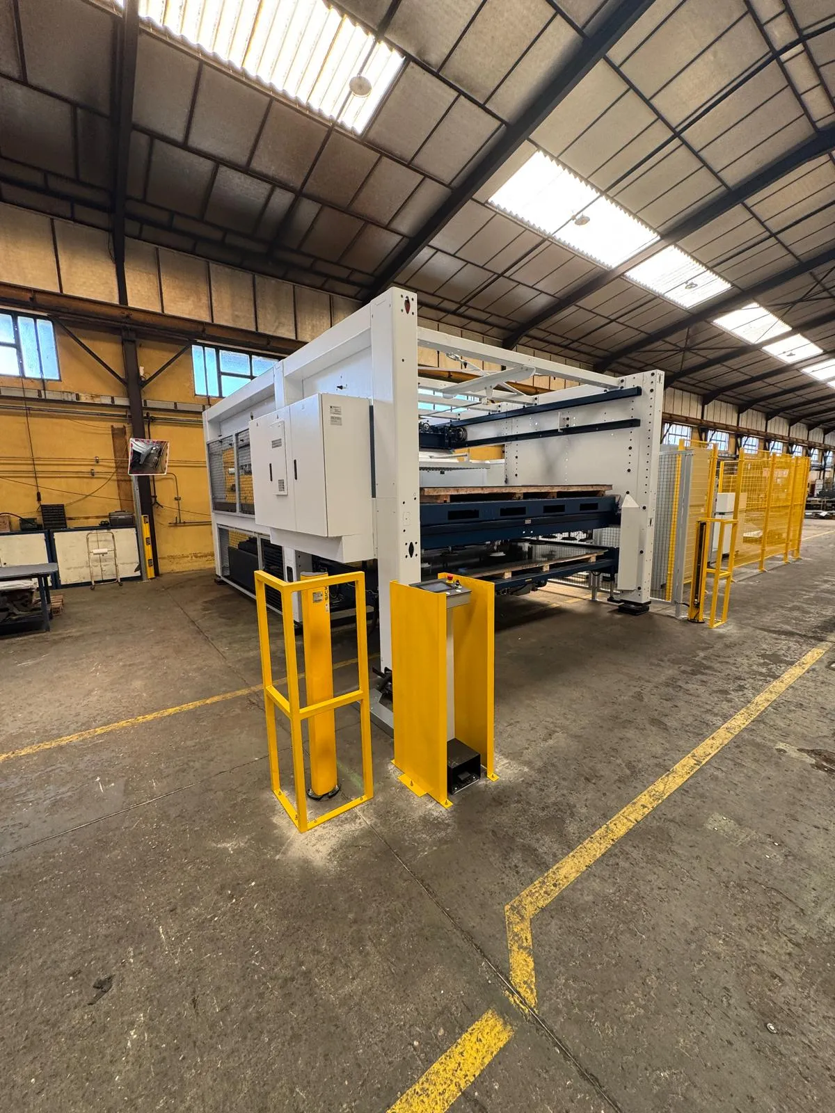 Fiber laser cutting at Aries3-Guret